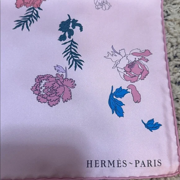 Hermes Floral Horse Silk Scarf Carre Robe Legere - Picture 4 of 10